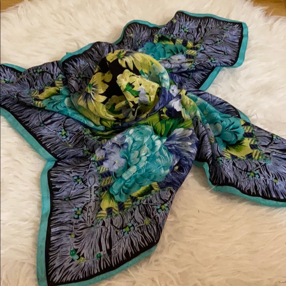 Oscar De La Renta Scarf 100% Silk